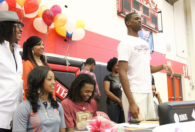 Heights Bball Signings 12.jpg